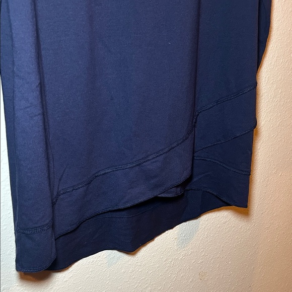 Elegant Navy Long Sleeve Top - Picture 3 of 4